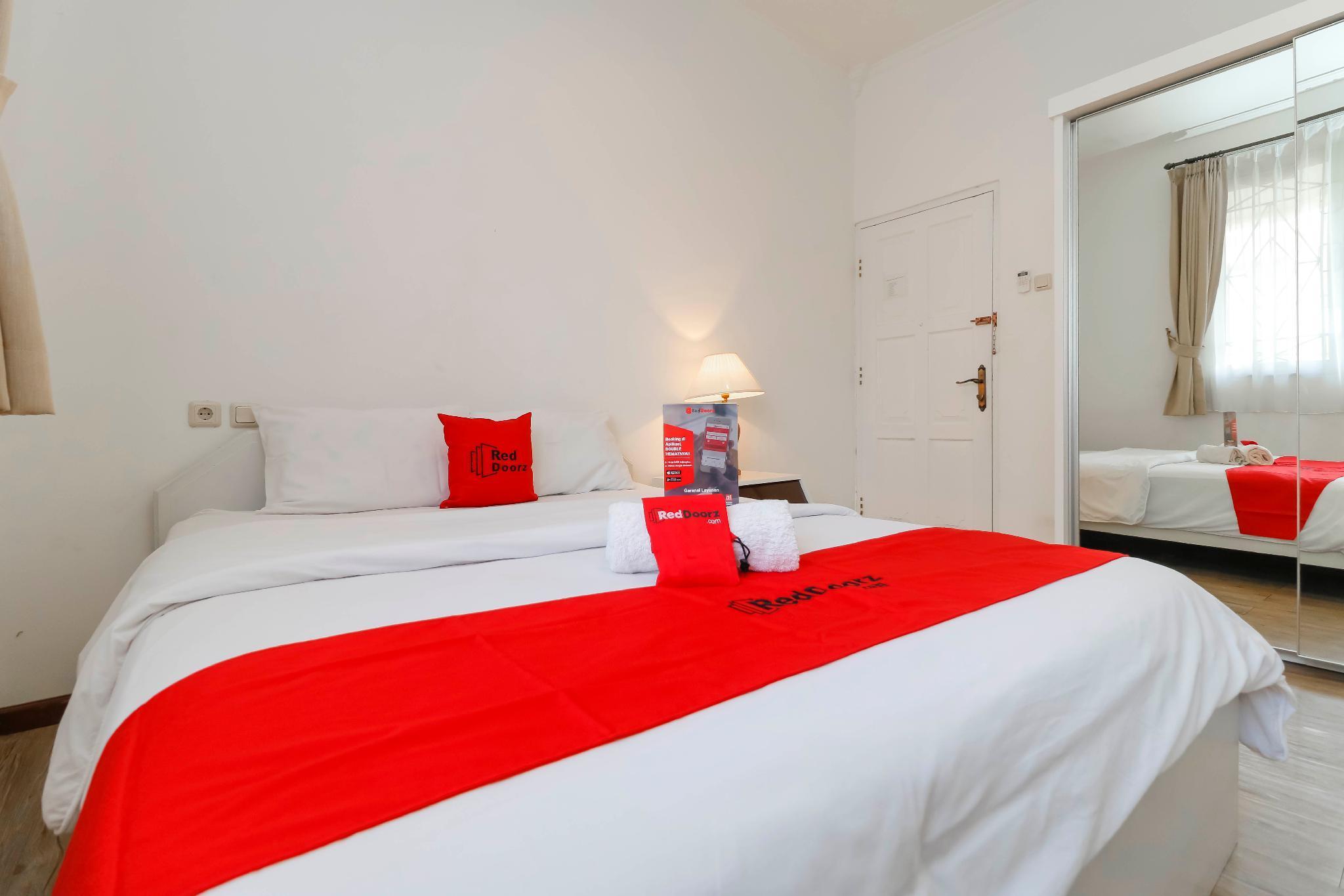 Reddoorz Plus @ Tendean Jakarta Eksteriør billede