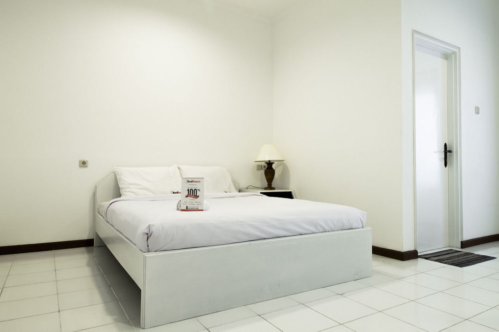 Reddoorz Plus @ Tendean Jakarta Eksteriør billede