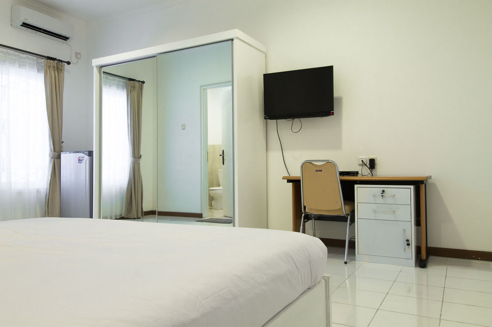 Reddoorz Plus @ Tendean Jakarta Eksteriør billede
