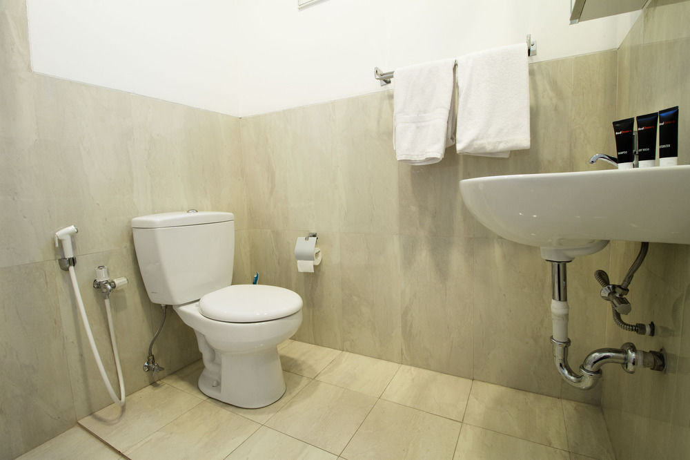 Reddoorz Plus @ Tendean Jakarta Eksteriør billede