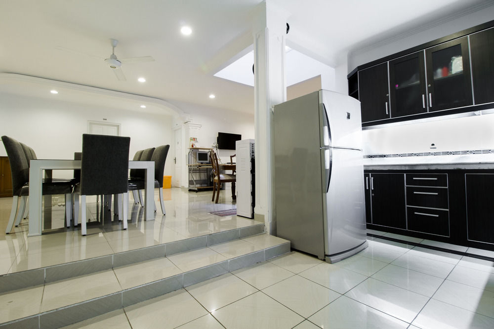 Reddoorz Plus @ Tendean Jakarta Eksteriør billede