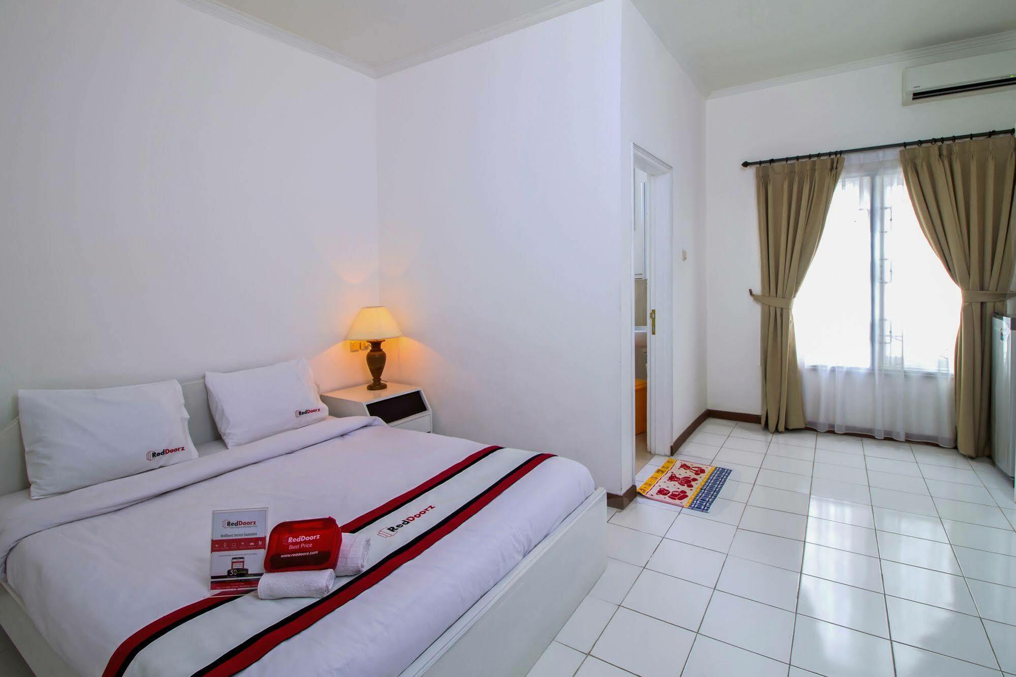 Reddoorz Plus @ Tendean Jakarta Eksteriør billede