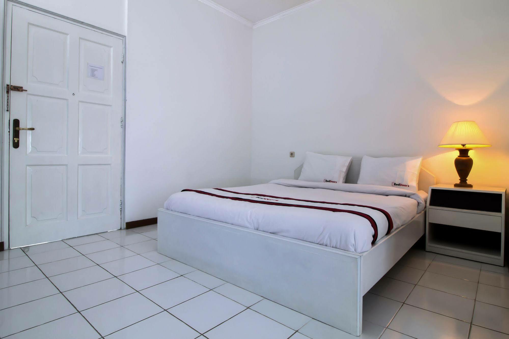 Reddoorz Plus @ Tendean Jakarta Eksteriør billede