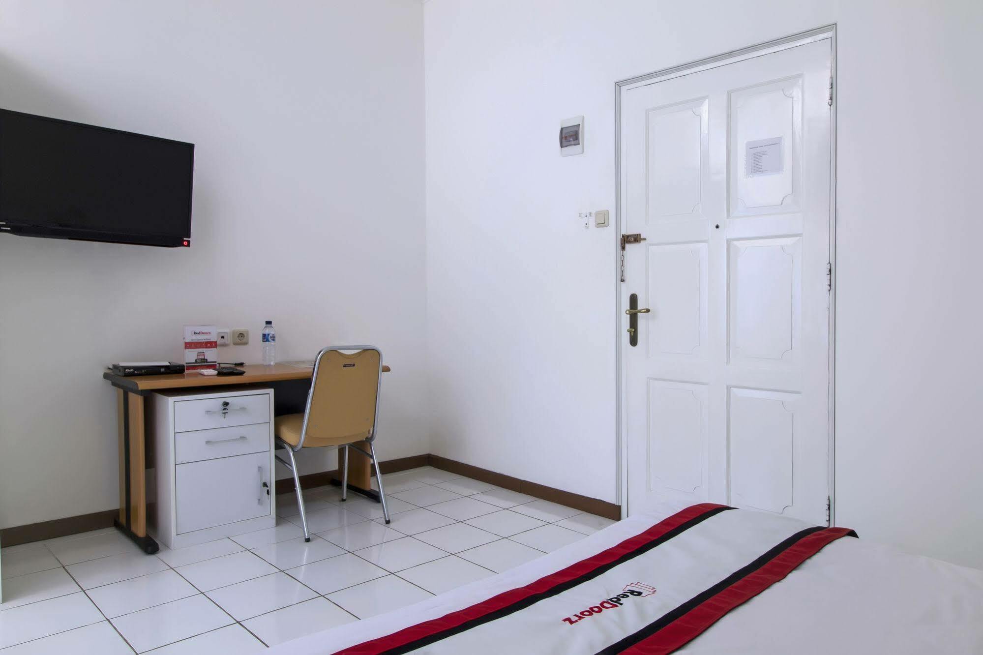 Reddoorz Plus @ Tendean Jakarta Eksteriør billede