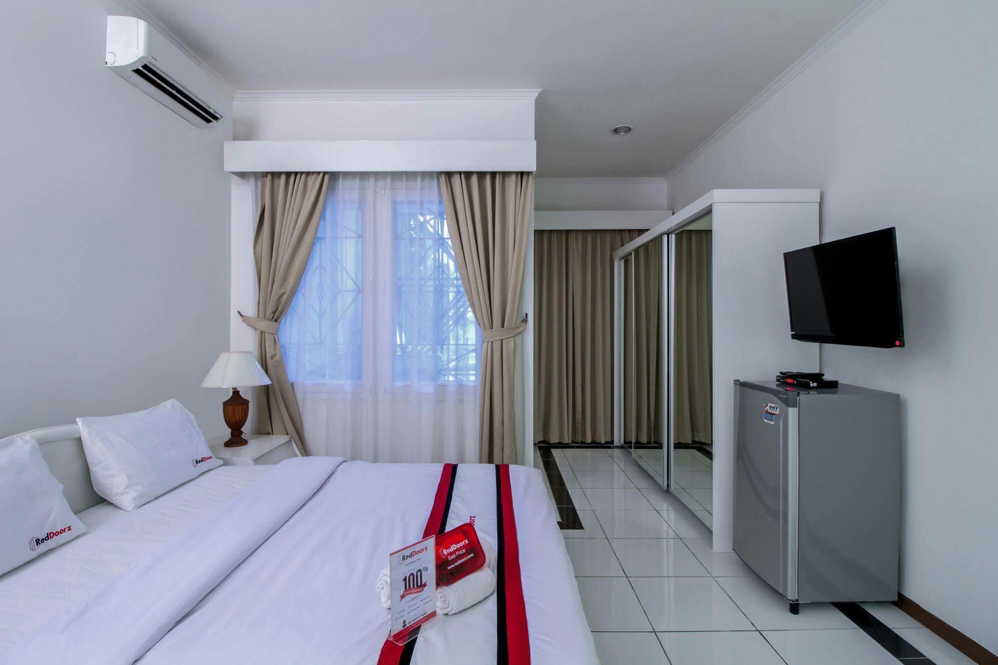 Reddoorz Plus @ Tendean Jakarta Eksteriør billede